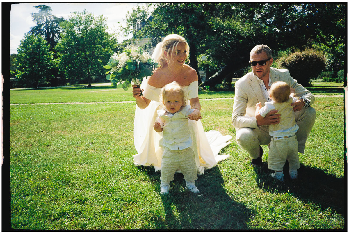 FRANCE WEDDING ON ANALOGUE FILM CHATEAU DE LA VALOUZE 019 FRANCE WEDDING ON ANALOGUE FILM CHATEAU DE LA VALOUZE 019